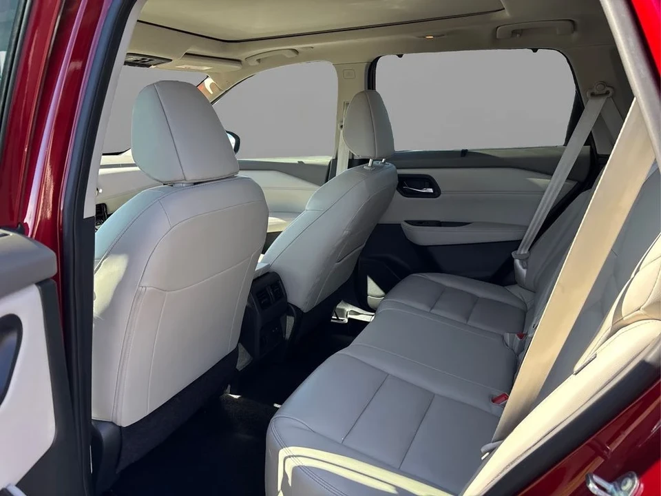 2023 Nissan Rogue - Image 10 of 12