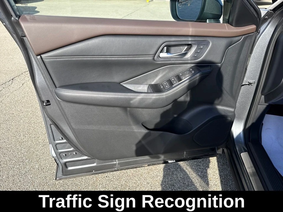 2023 Nissan Rogue - Image 12 of 12