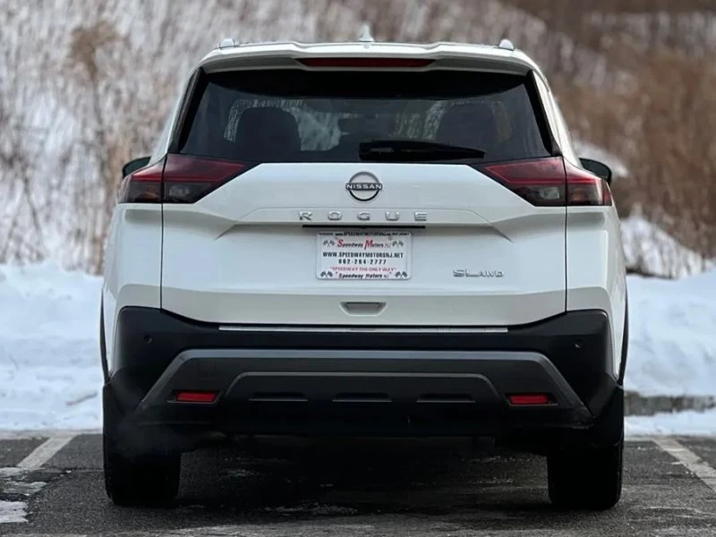 2023 Nissan Rogue - Image 7 of 12