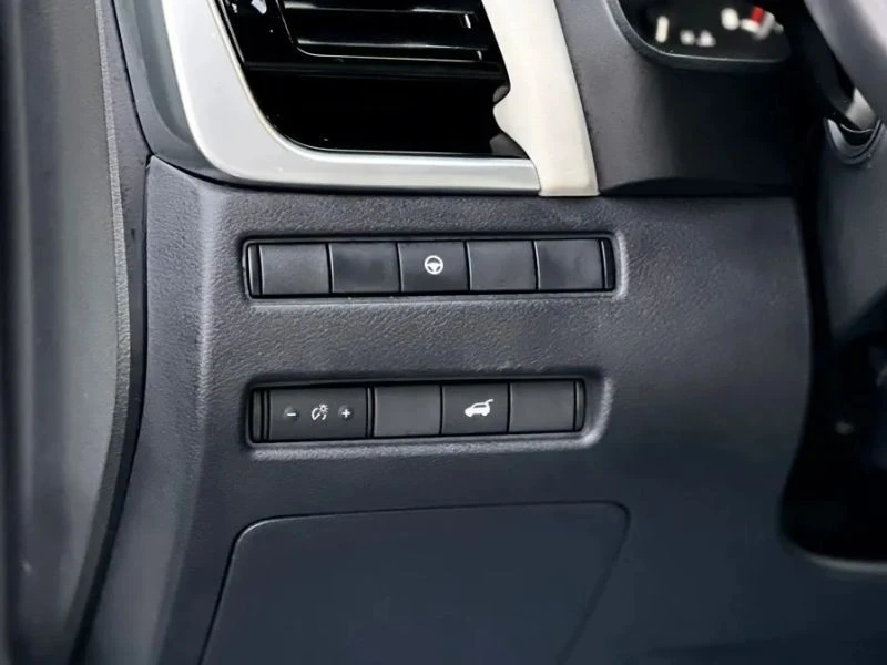 2023 Nissan Rogue - Image 11 of 12