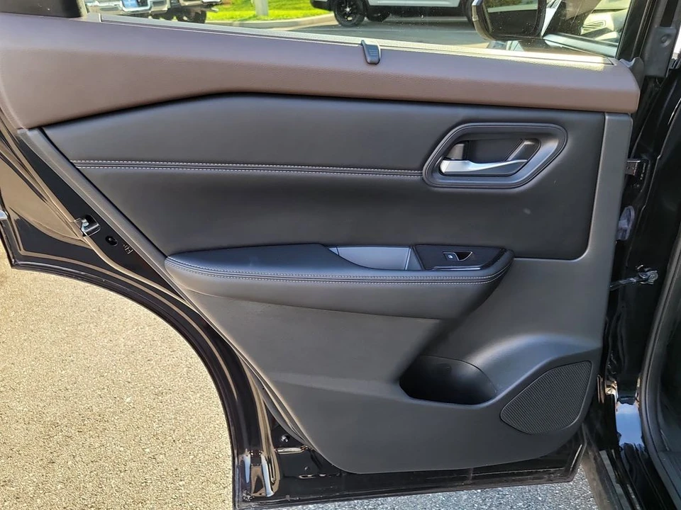 2023 Nissan Rogue - Image 9 of 12