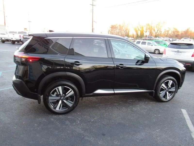 2023 Nissan Rogue - Image 11 of 12