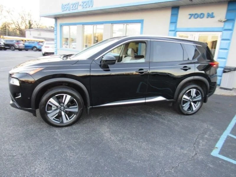2023 Nissan Rogue - Image 3 of 12