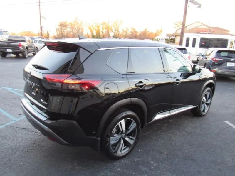 2023 Nissan Rogue - Image 10 of 12
