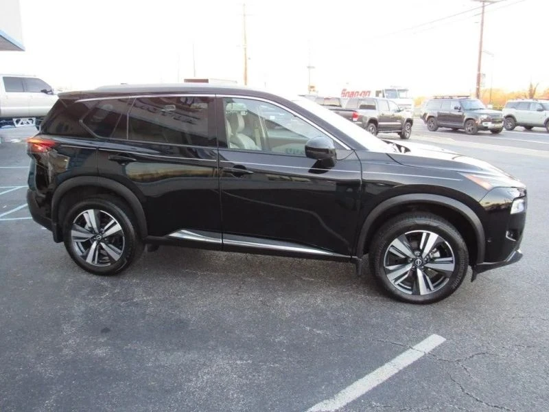 2023 Nissan Rogue - Image 12 of 12