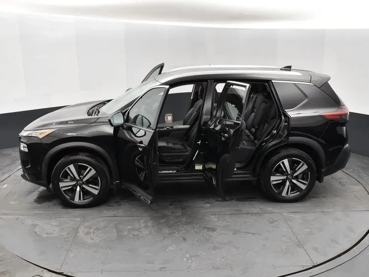 2023 Nissan Rogue - Image 7 of 12