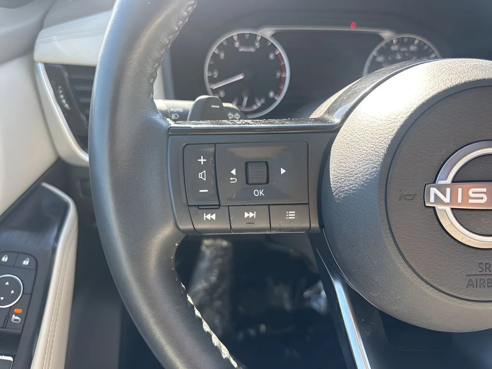 2023 Nissan Rogue - Image 16 of 21