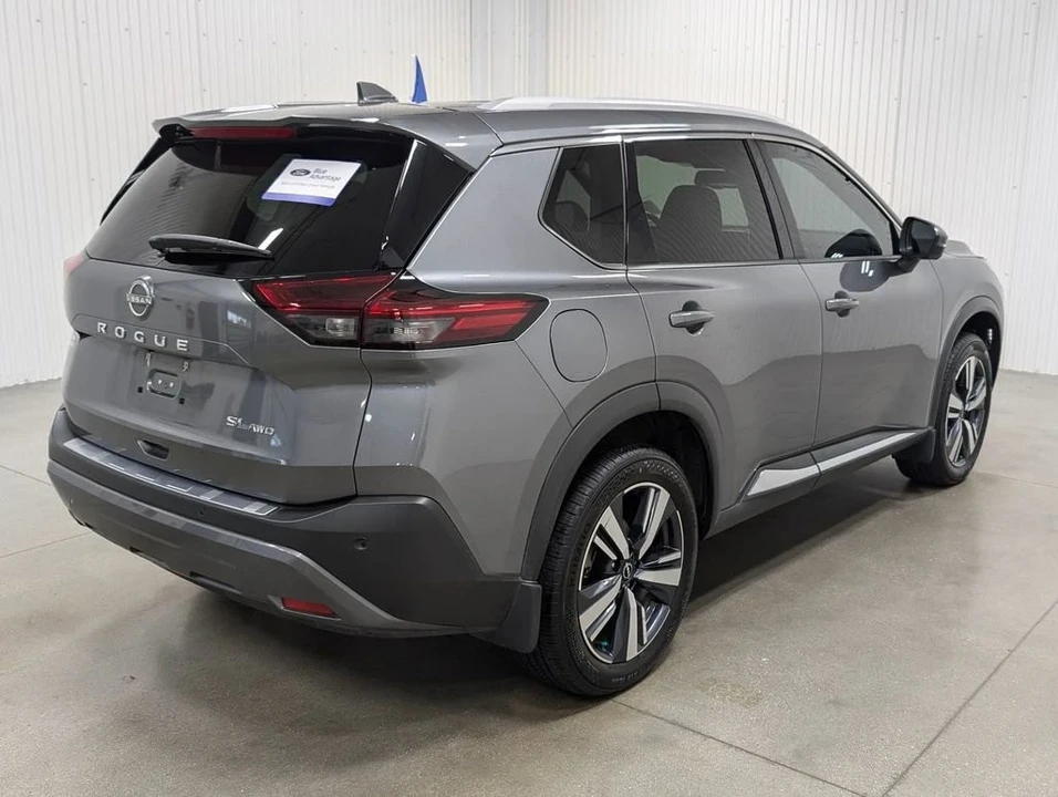 2023 Nissan Rogue - Image 7 of 10
