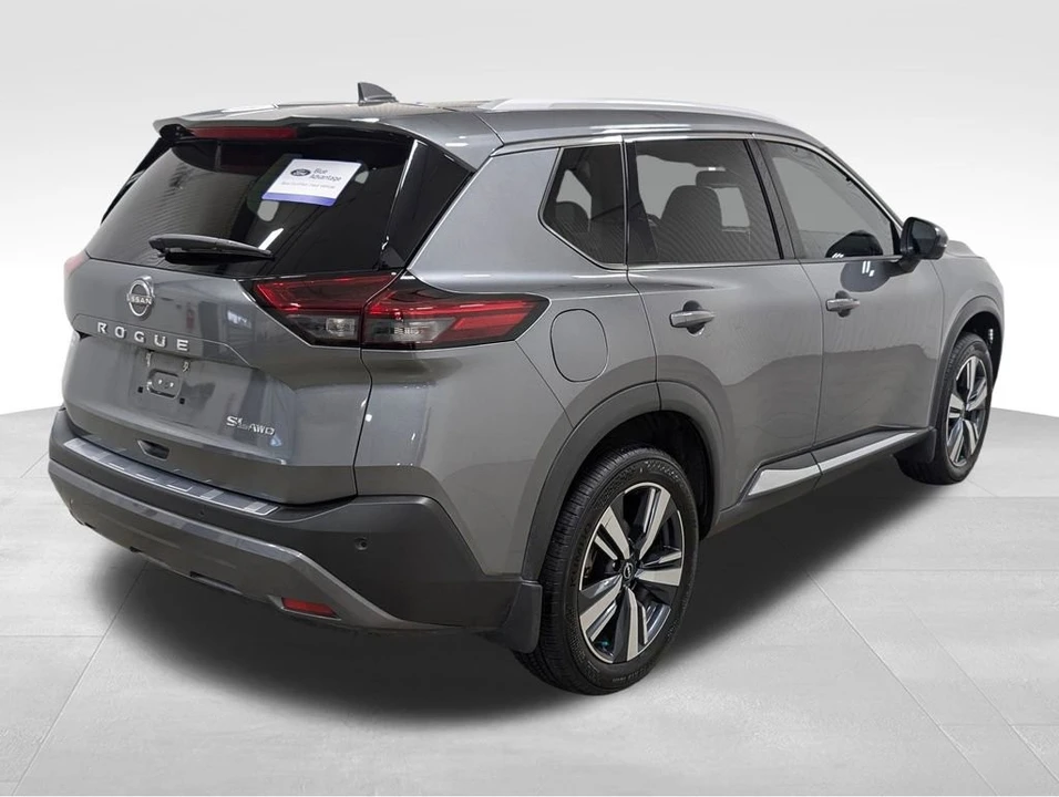 2023 Nissan Rogue - Image 7 of 11