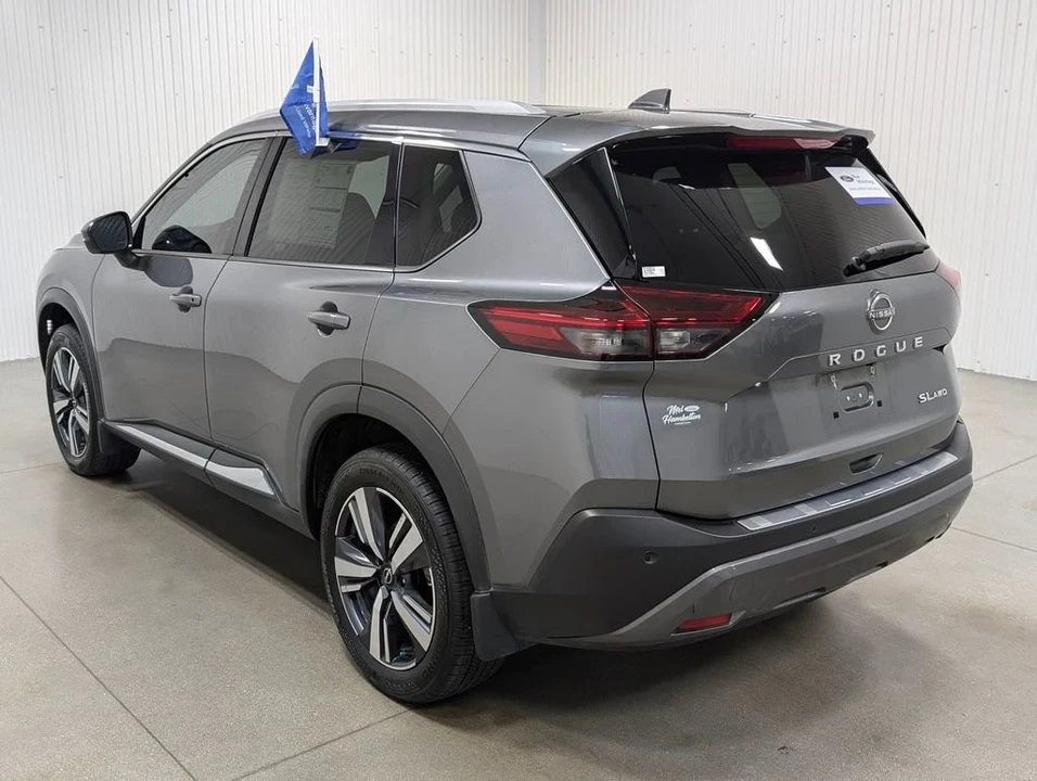 2023 Nissan Rogue - Image 9 of 10