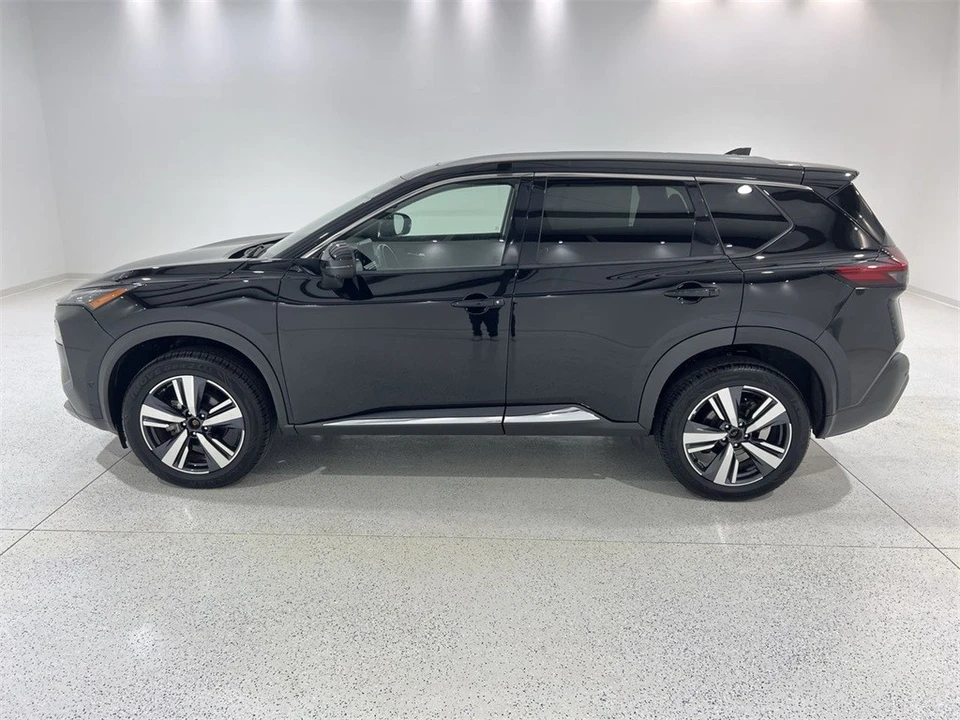 2023 Nissan Rogue - Image 2 of 12