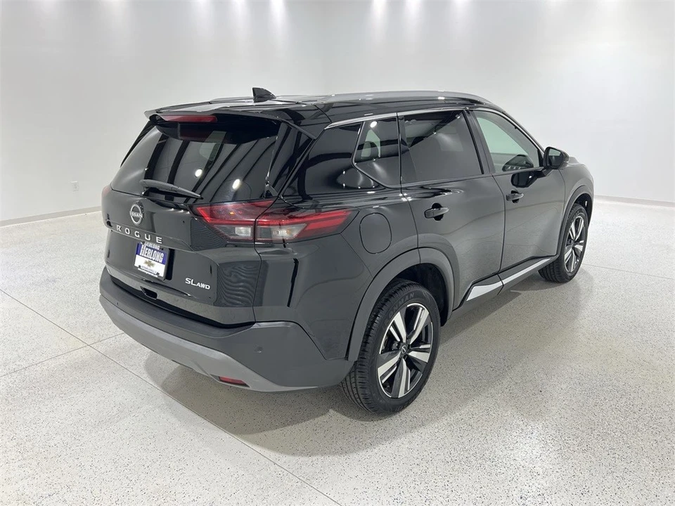 2023 Nissan Rogue - Image 5 of 12