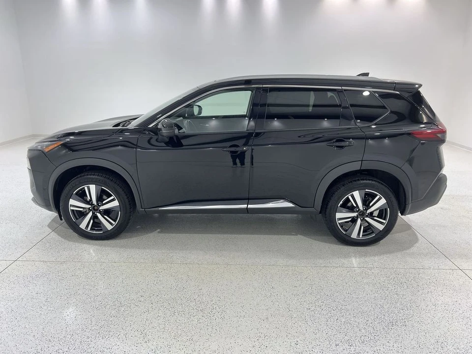2023 Nissan Rogue - Image 2 of 21