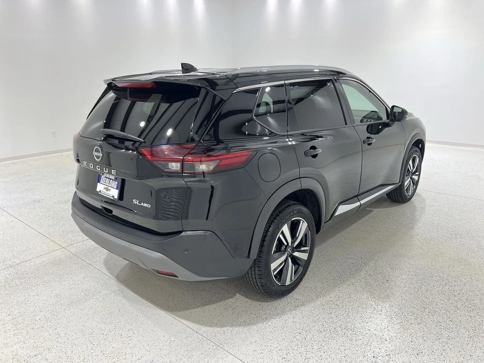 2023 Nissan Rogue - Image 5 of 21