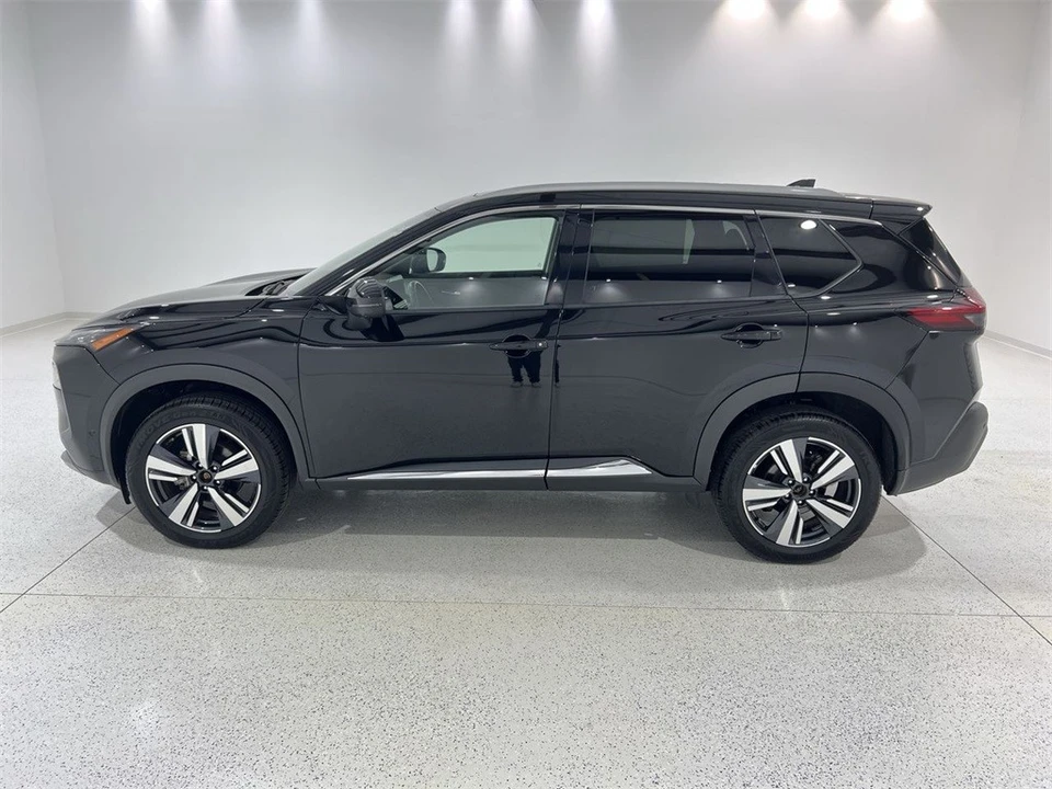 2023 Nissan Rogue - Image 5 of 12