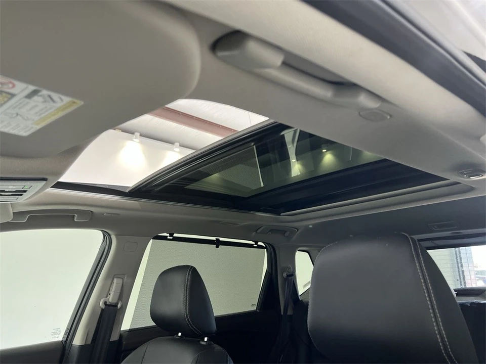 2023 Nissan Rogue - Image 18 of 21