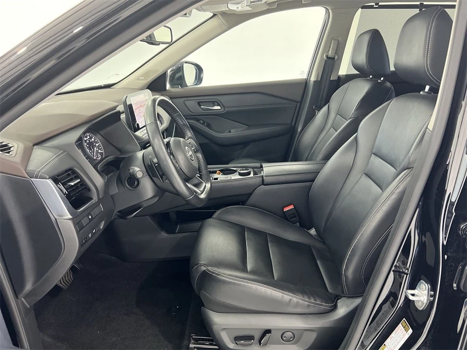 2023 Nissan Rogue - Image 20 of 21