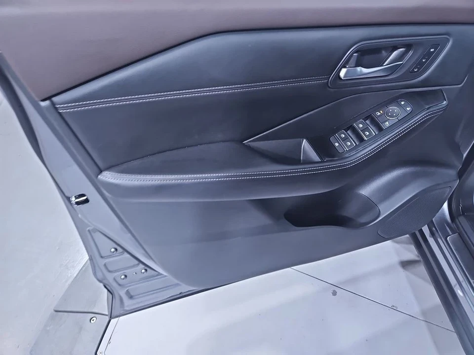 2023 Nissan Rogue - Image 12 of 12