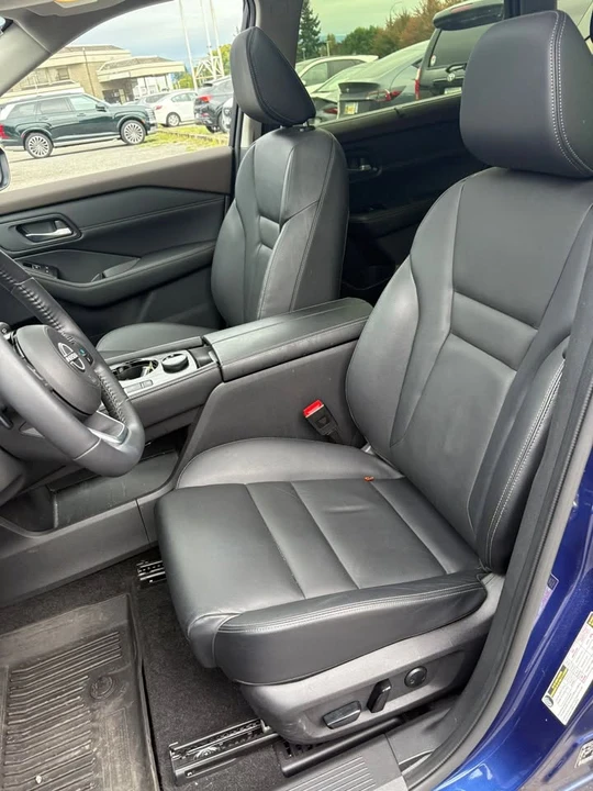 2023 Nissan Rogue - Image 13 of 16
