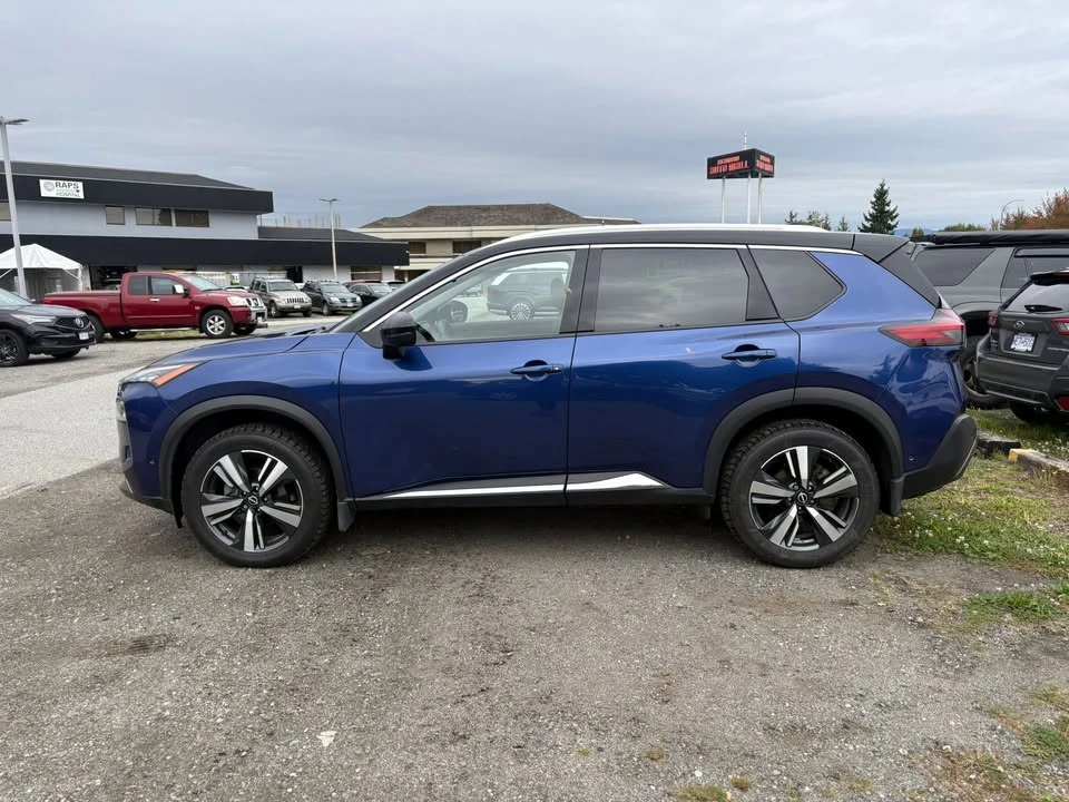 2023 Nissan Rogue - Image 2 of 16