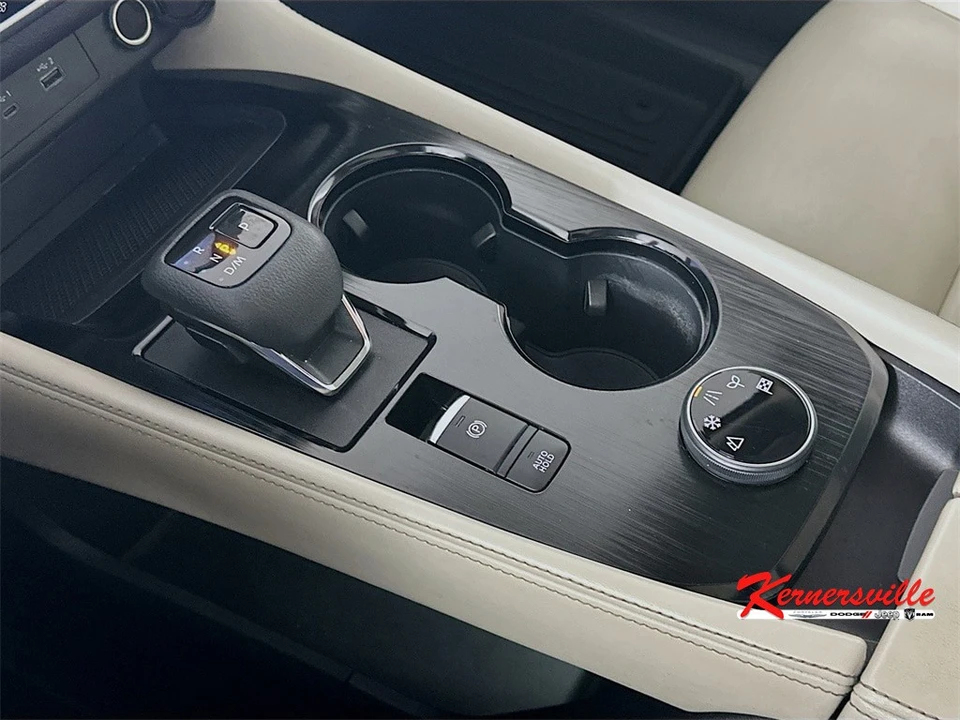 2023 Nissan Rogue - Image 16 of 21