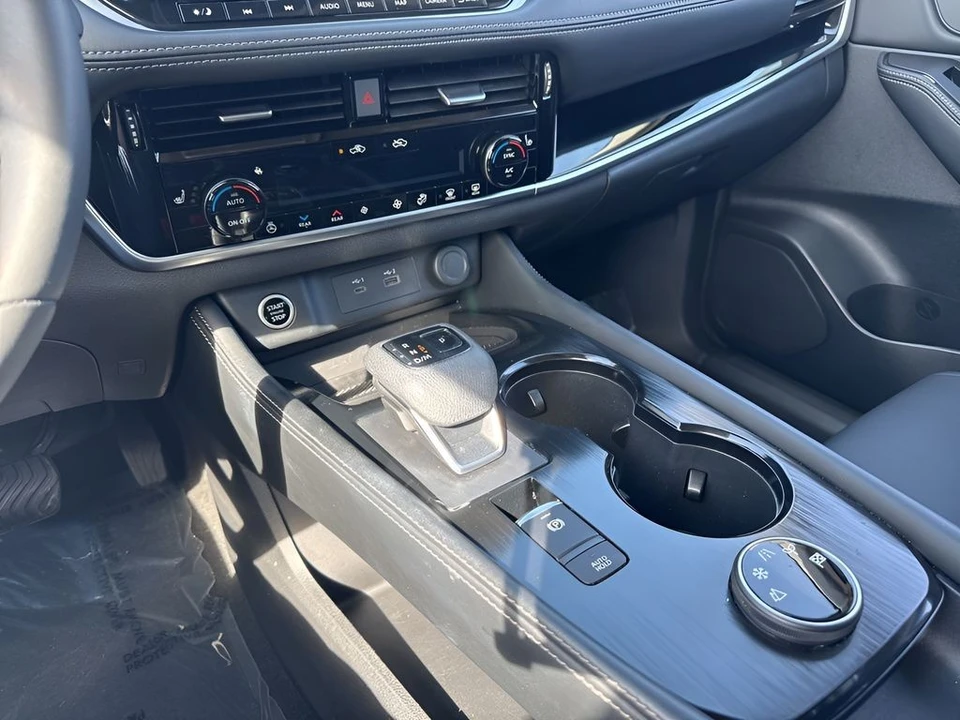 2023 Nissan Rogue - Image 17 of 21