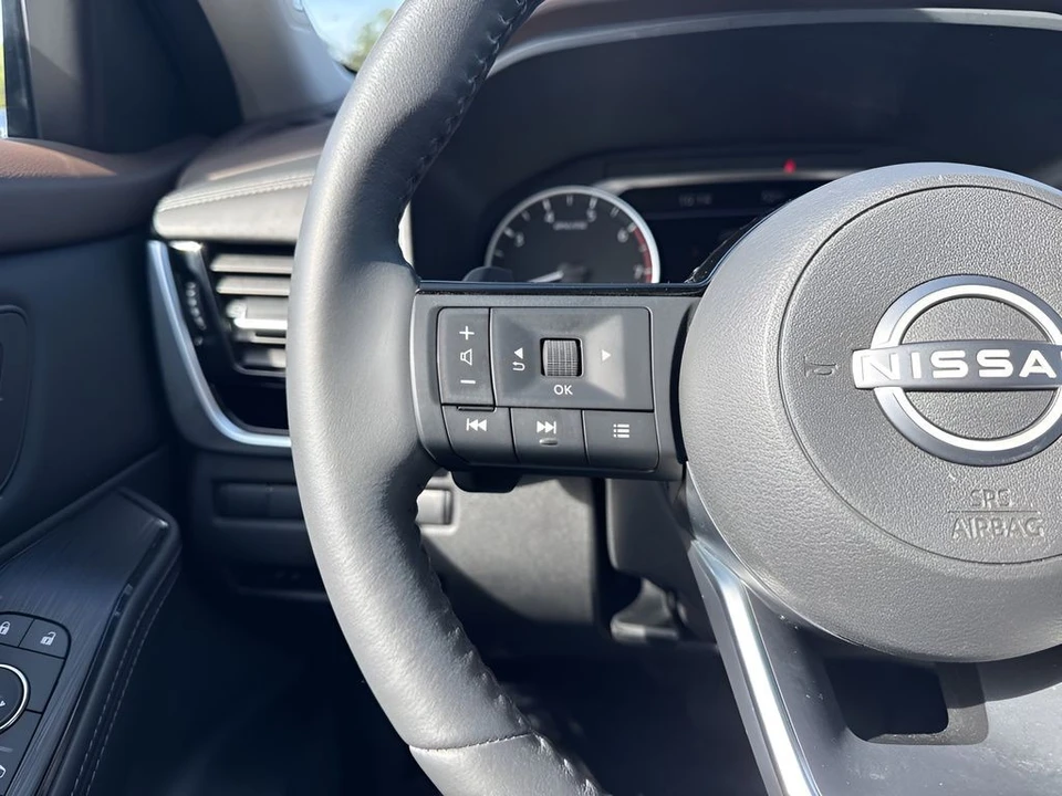 2023 Nissan Rogue - Image 15 of 21