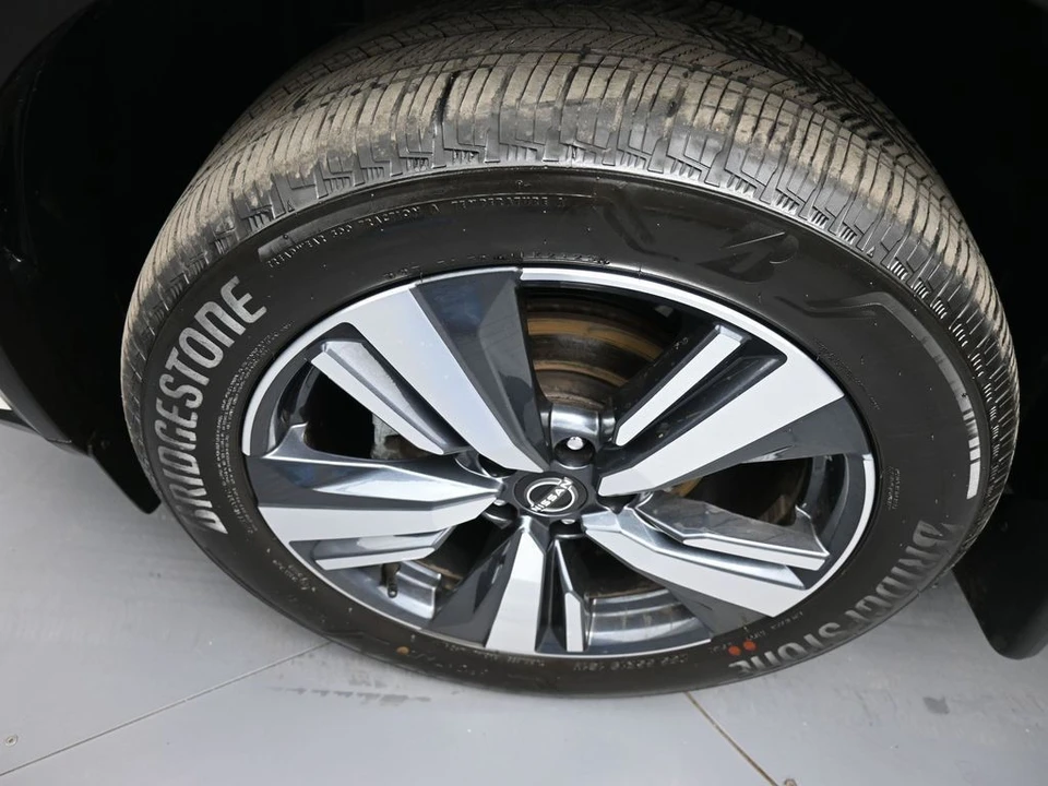2023 Nissan Rogue - Image 14 of 21