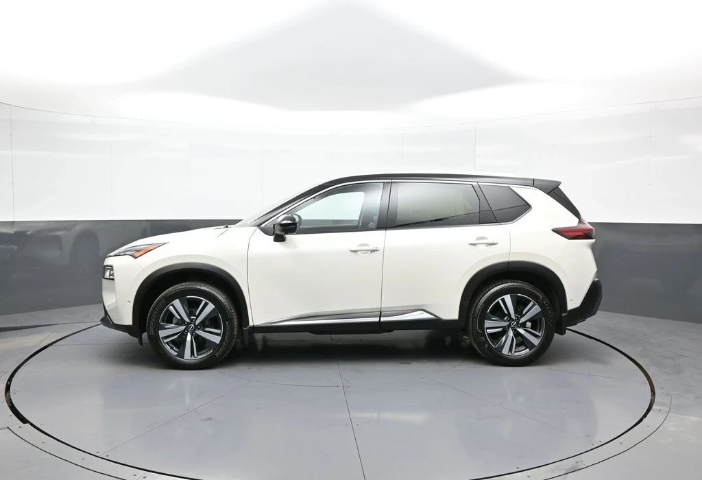 2023 Nissan Rogue - Image 9 of 21