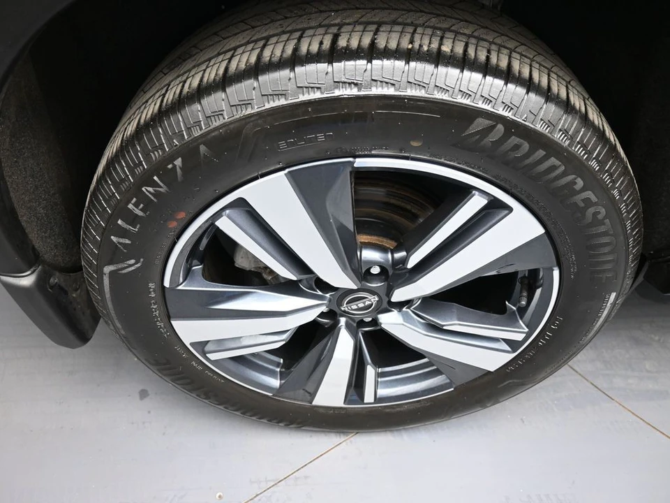 2023 Nissan Rogue - Image 12 of 21