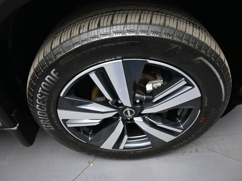 2023 Nissan Rogue - Image 13 of 21