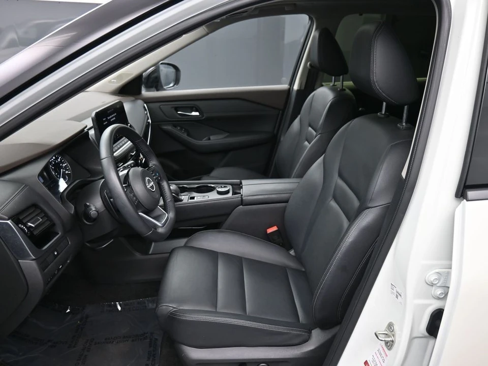 2023 Nissan Rogue - Image 19 of 21