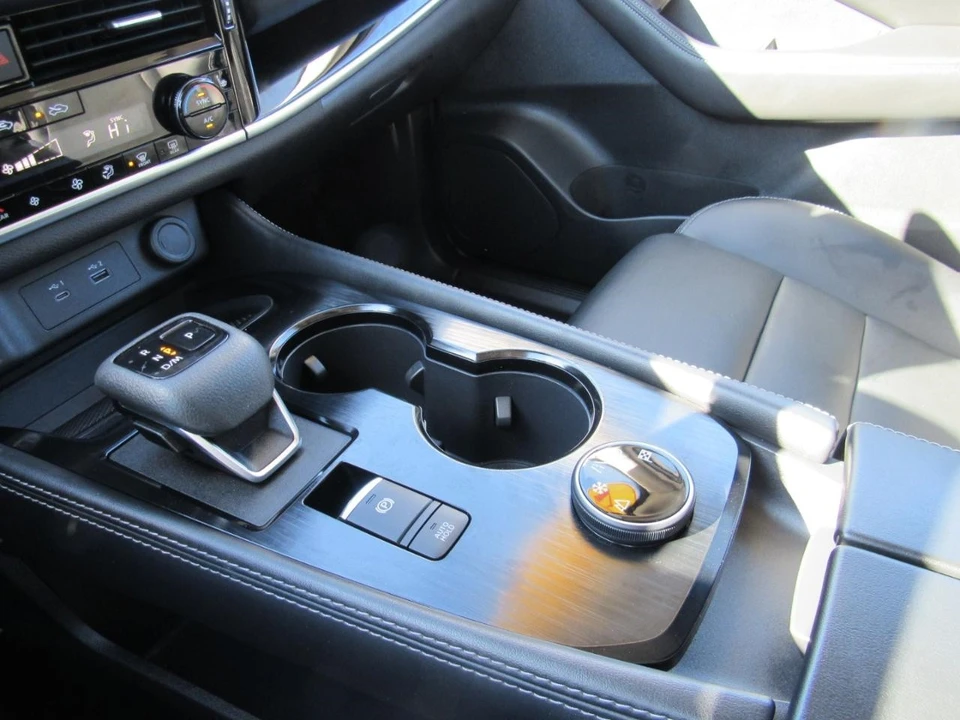 2023 Nissan Rogue - Image 7 of 12