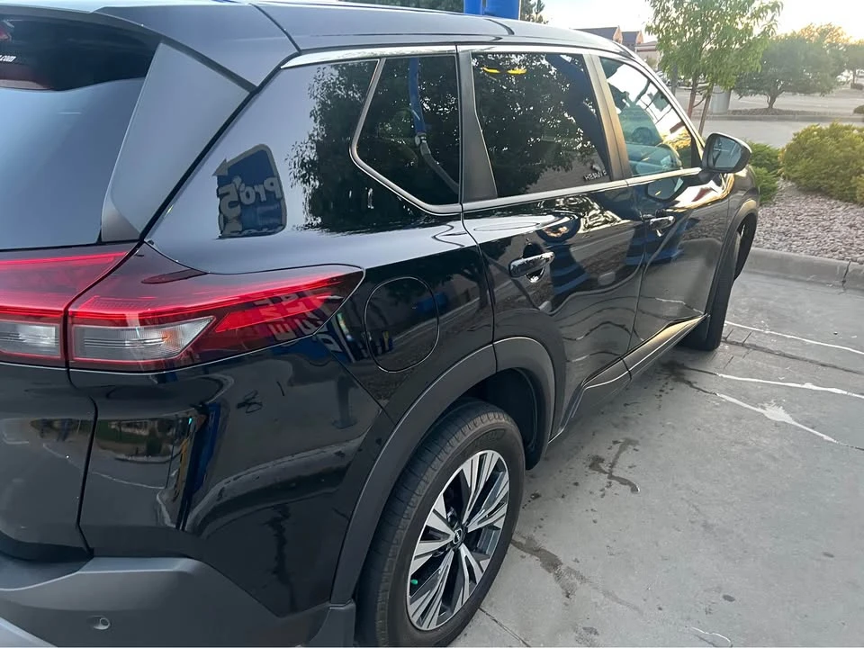 2023 Nissan Rogue - Image 2 of 7