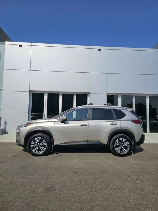 2023 Nissan Rogue - Image 3 of 10