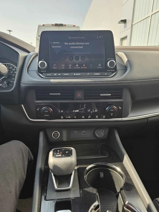 2023 Nissan Rogue - Image 4 of 10