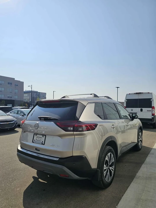 2023 Nissan Rogue - Image 5 of 10
