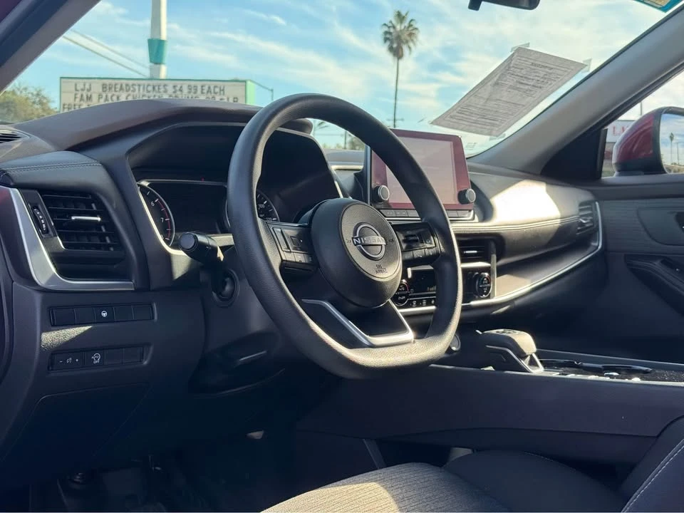 2023 Nissan Rogue - Image 7 of 14