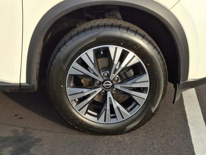 2023 Nissan Rogue - Image 8 of 12