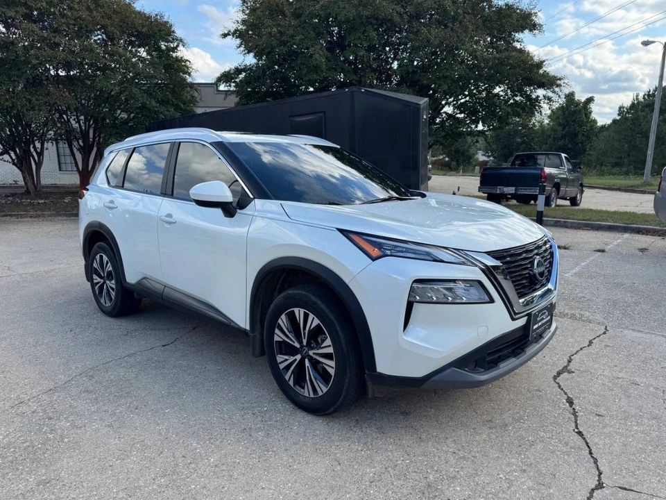 2023 Nissan Rogue - Image 8 of 18