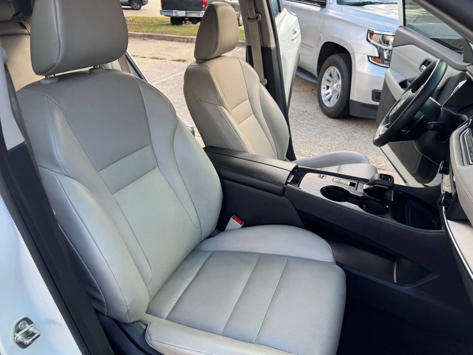 2023 Nissan Rogue - Image 16 of 18