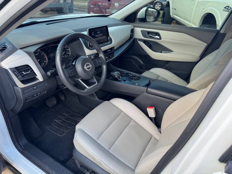 2023 Nissan Rogue - Image 9 of 18