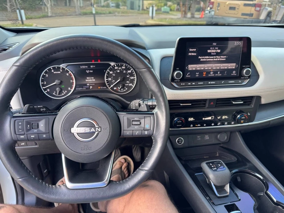 2023 Nissan Rogue - Image 11 of 18