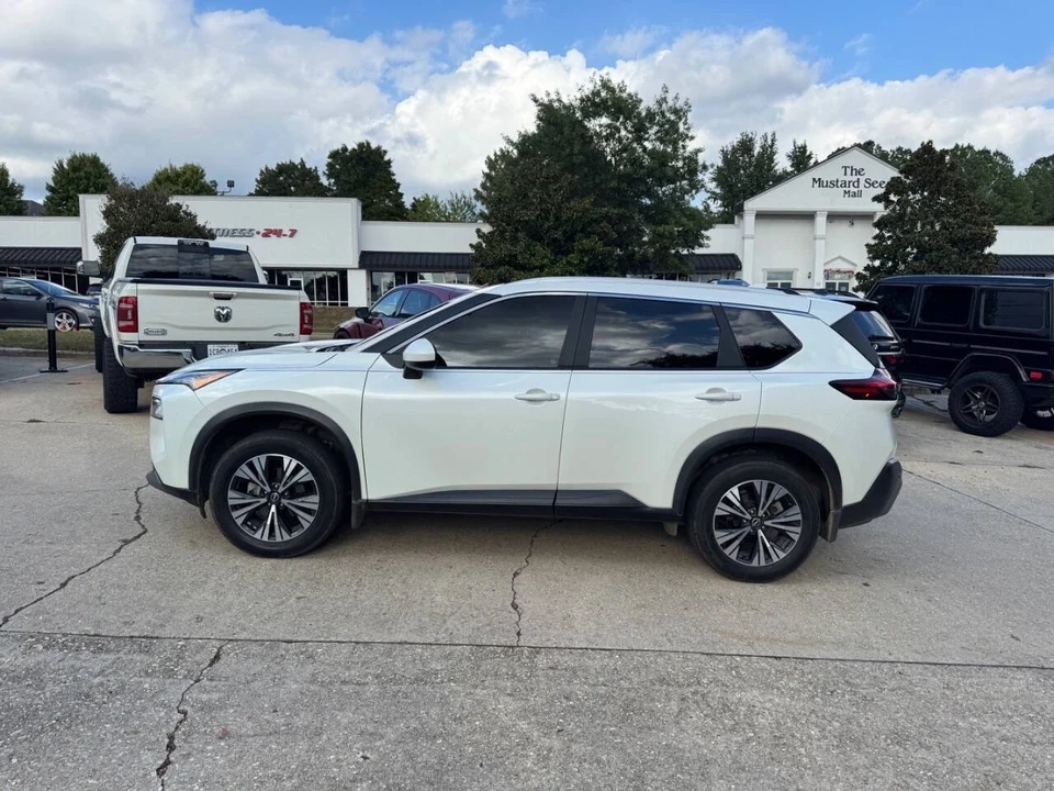 2023 Nissan Rogue - Image 5 of 18