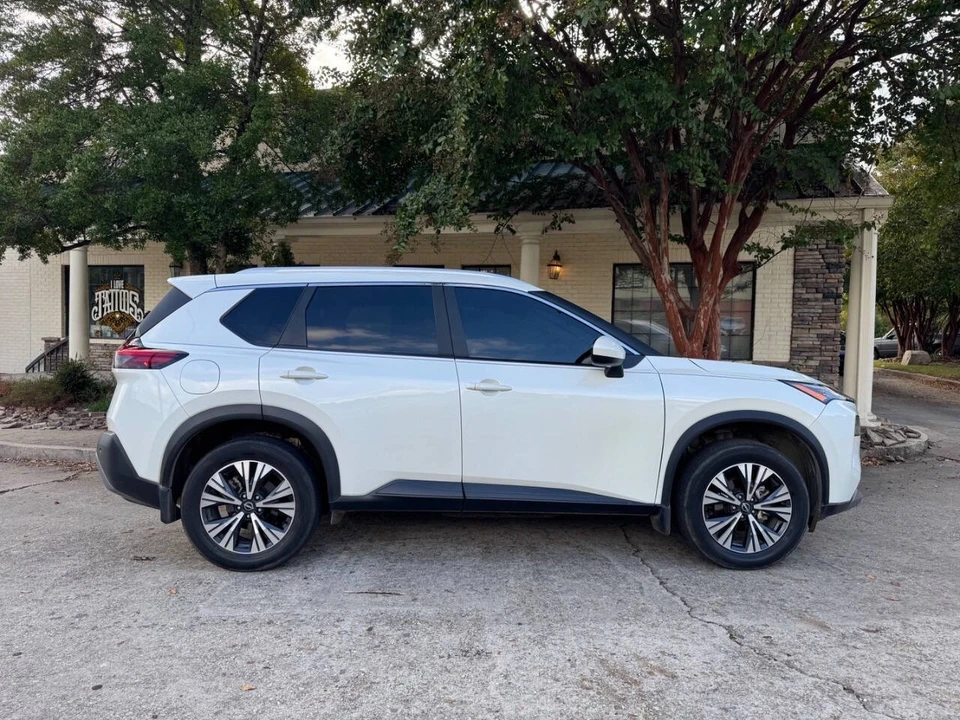 2023 Nissan Rogue - Image 2 of 18