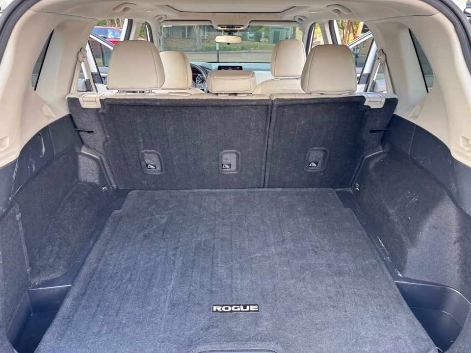 2023 Nissan Rogue - Image 17 of 18