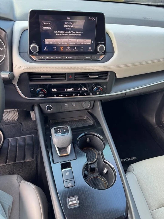 2023 Nissan Rogue - Image 12 of 18
