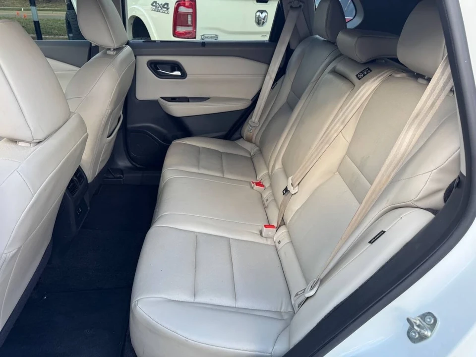 2023 Nissan Rogue - Image 13 of 18