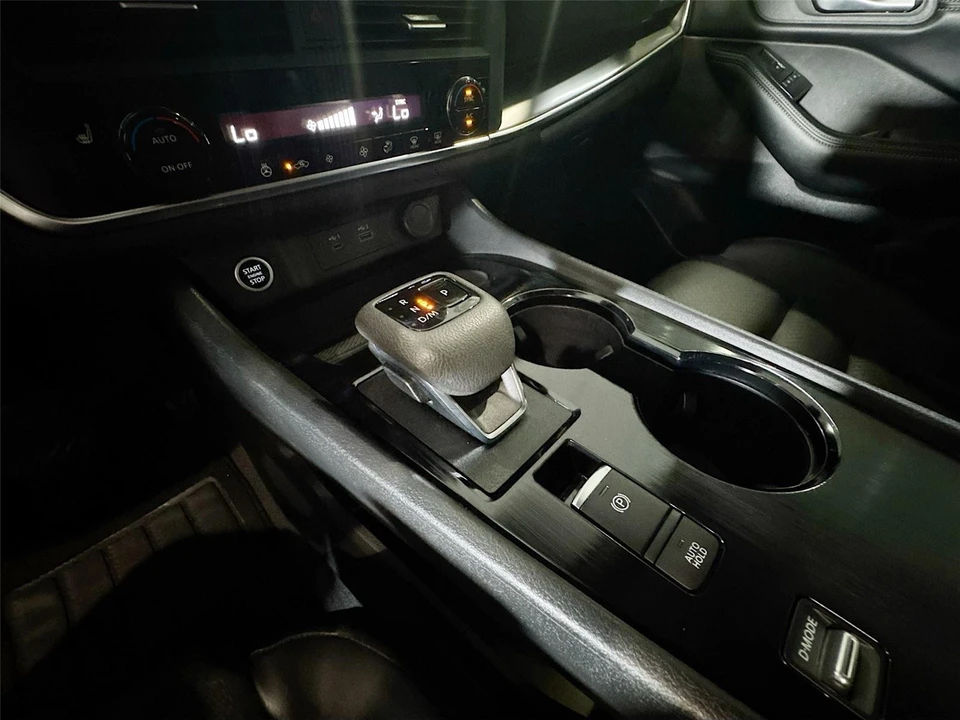 2023 Nissan Rogue - Image 14 of 21