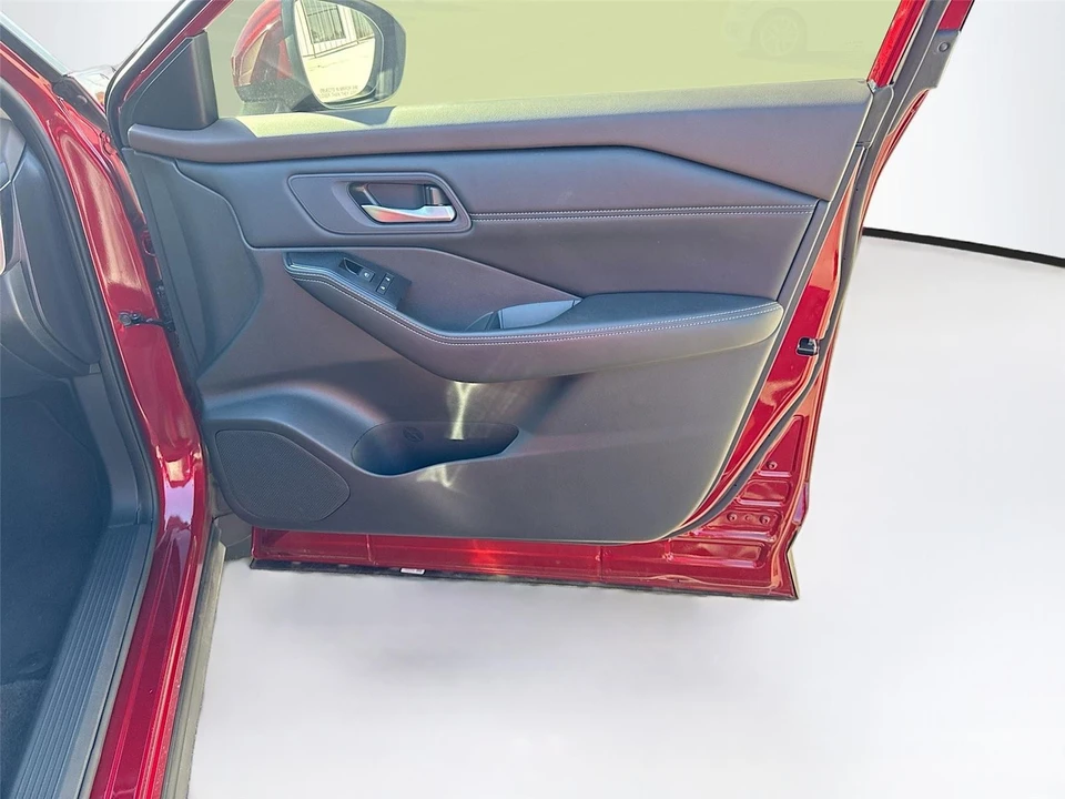 2023 Nissan Rogue - Image 12 of 14
